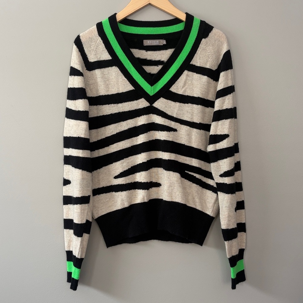 Brodie Cashmere V-Neck Sweater Zebra Print Size Medium Black Tan Green